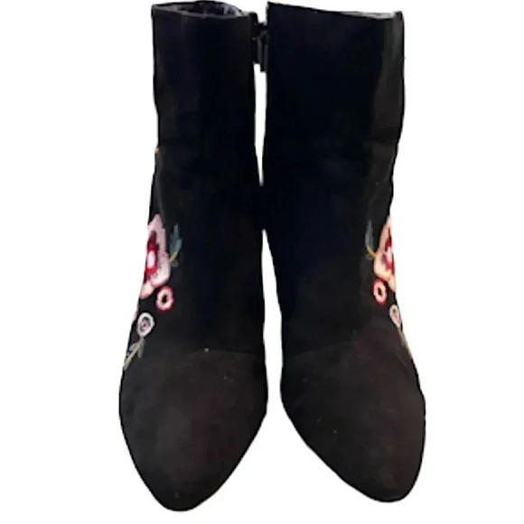 Express Floral Botanical Embroidered Heeled black faux suede Booties, size 8 - Picture 5 of 10
